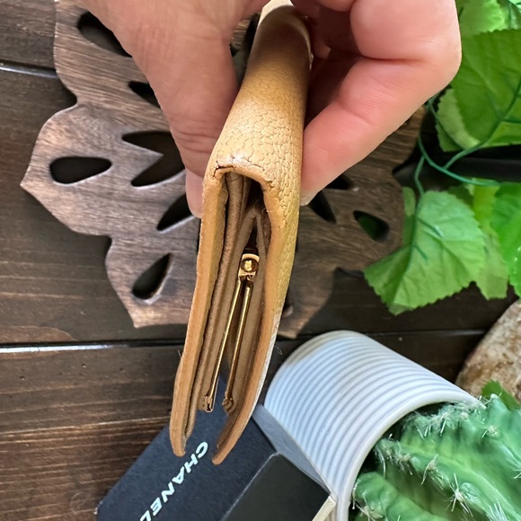 CHANEL Beige Wallet with Iconic Logo - Picture 16 of 17